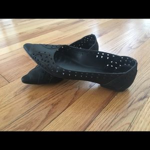 Unique, pointy toe flats with cut outs! Size 8